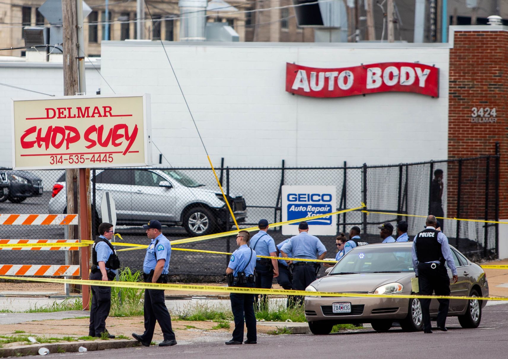 Man killed by St. Louis police officer after shooting different officer in leg